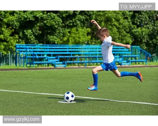 在绿茵场上舞动激情足球踩草坪的魅力与乐趣探秘