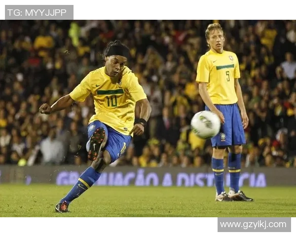 足球em带你领略世界足球的魅力与激情，畅谈球场上的传奇与未来发展